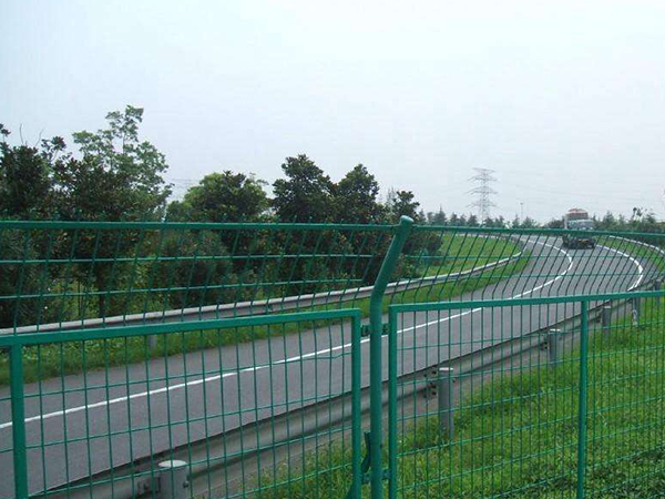 高速公路護欄網(wǎng)案例